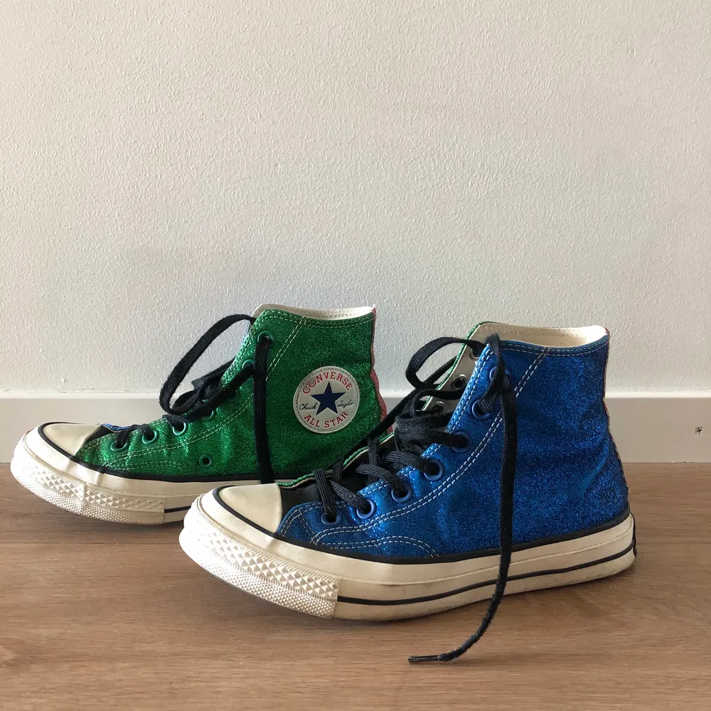 Får inte kärleken dem förtjänar! Collab mellan JW Anderson x Converse. Skickar gärna fler bilder. 7/10 i skick. . Skor.