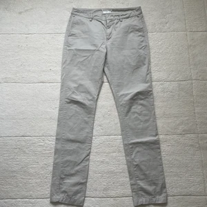 Filippa K chinos - Beiga chinos från Filippa K. Storlek m. Köpta på sellpy men jag har aldrig använt dem. Frakt 45kr
