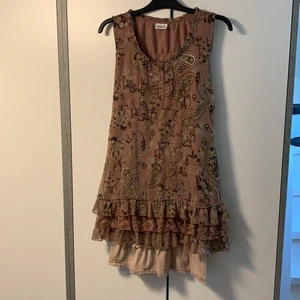 Klänning - Söt klänning från Street One i storlek 38. Underklänning från Culture ingår. Köparen betalar frakten.