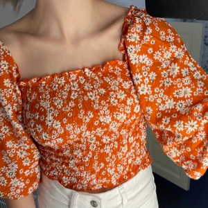 Blommig blus - Fin blommig blus i nyskick! 