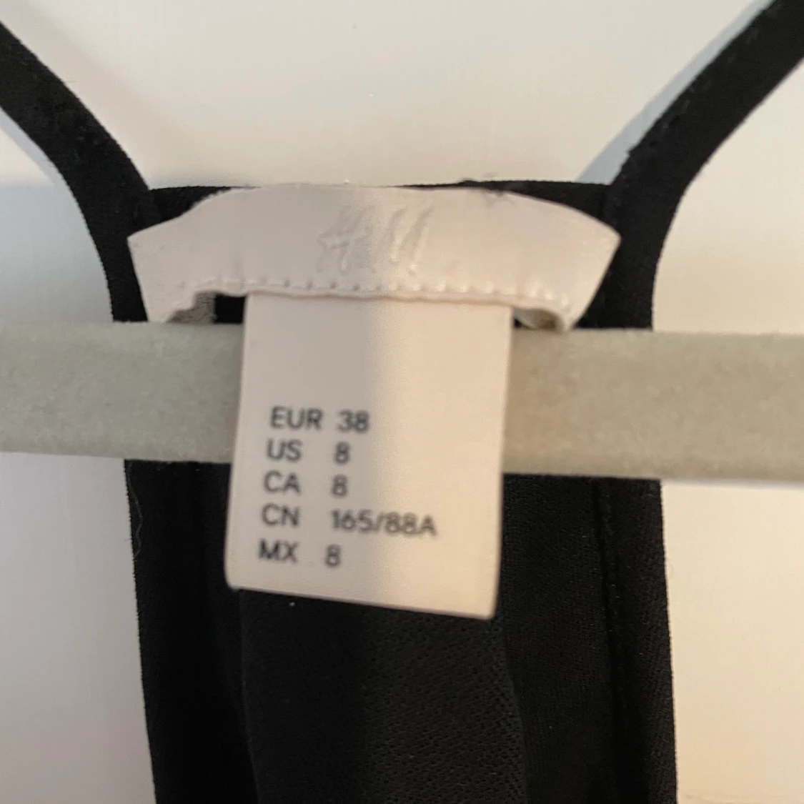 Svart tunt linne med spagettiband - 90