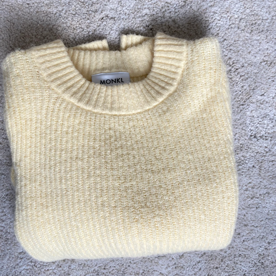 Gul stickad tröja🍋 - 91