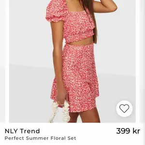 Söker detta set som nyligen såldes slut på nelly i Storlek S. Tacksam för alla svar och tips 🌼🌼