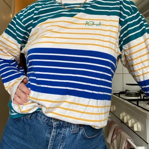 Polar tröja - En Polar långärmad i herr M lite oversized på mig som är en S-M. Skriv i pm för fler bilder. Säljer pga använder för lite och den är för nice för att bara hänga i en garderob://</3