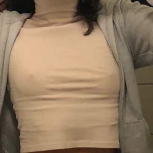 Cute cropped light pink high neck top 