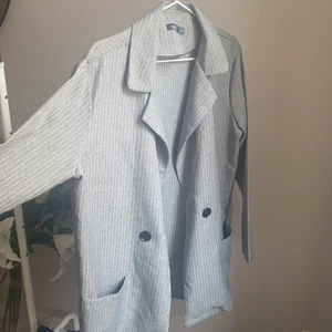 Boohoo blazer size 12 - Blazer with white and grey stripes, normal fit. 