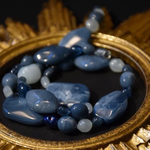 Halsband pärlor  - Halsband med blå pärlor :) 