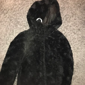 Päls jacka - Päls jacka med huva från vero Moda❤️
