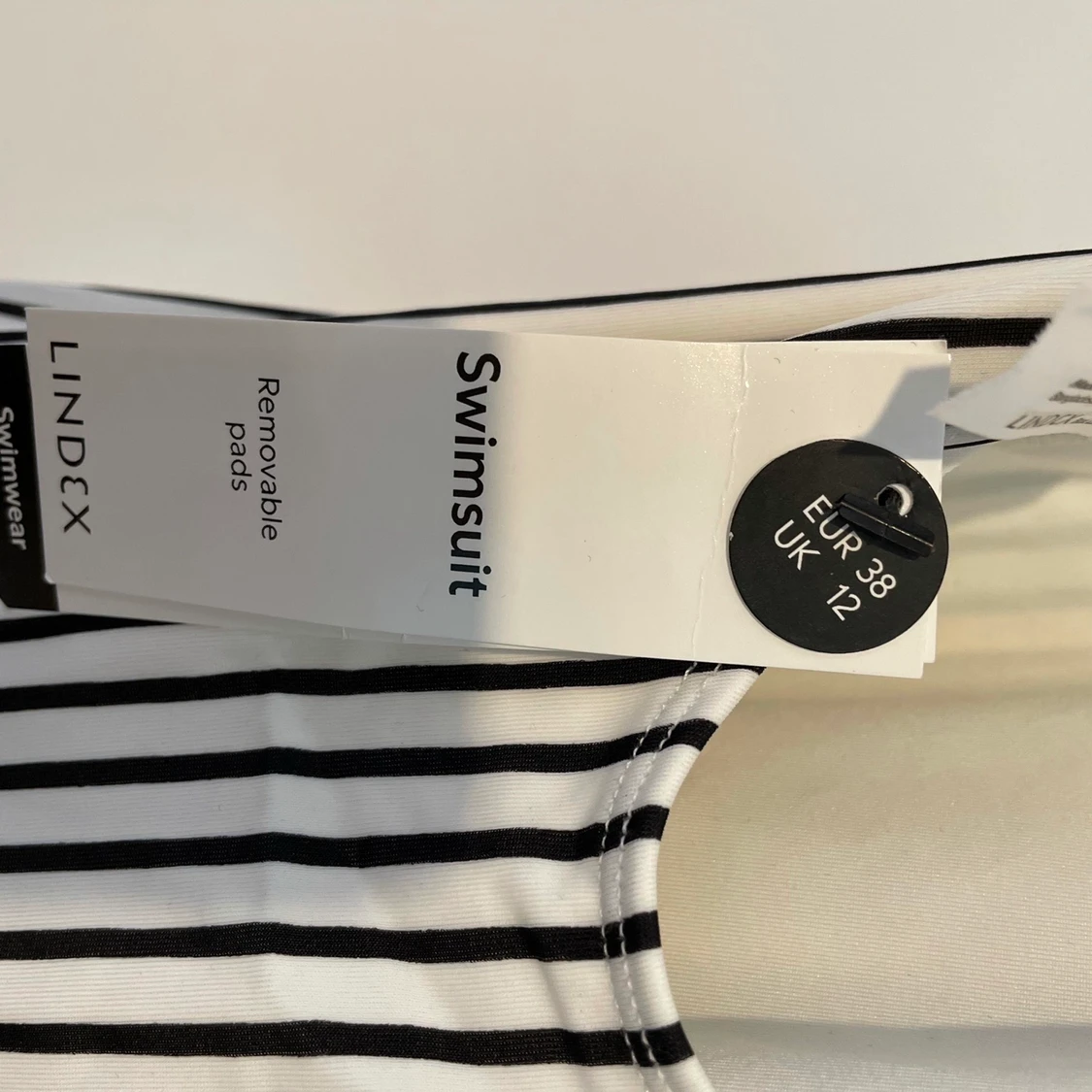 Aldrig använd baddräkt med prislapp - 91