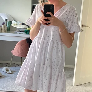 Sommar klänning - En super gullig klänning från pull and bear i storlek S, använd 1 gång! 