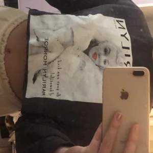 Sweater med tryck - Snyggt med kjol eller mjukis