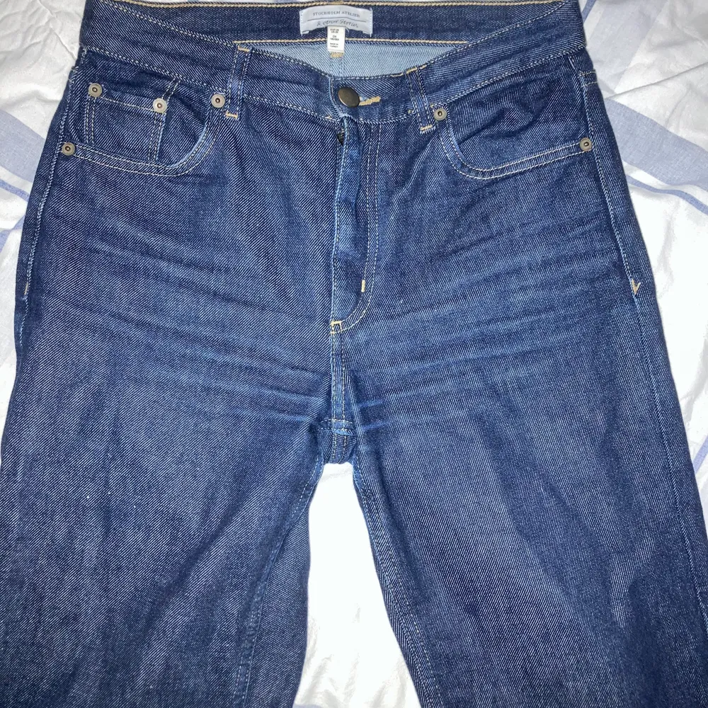 Dessa skitsnygga jeans är tyvärr försmå för mig! Frakten betalar köparen. Skriv och du har frågor😊. Jeans & Byxor.
