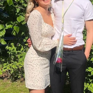 Princess Polly klänning - Säljer min fina fina klänning från Princess Polly som jag endast använd en gång🌈 