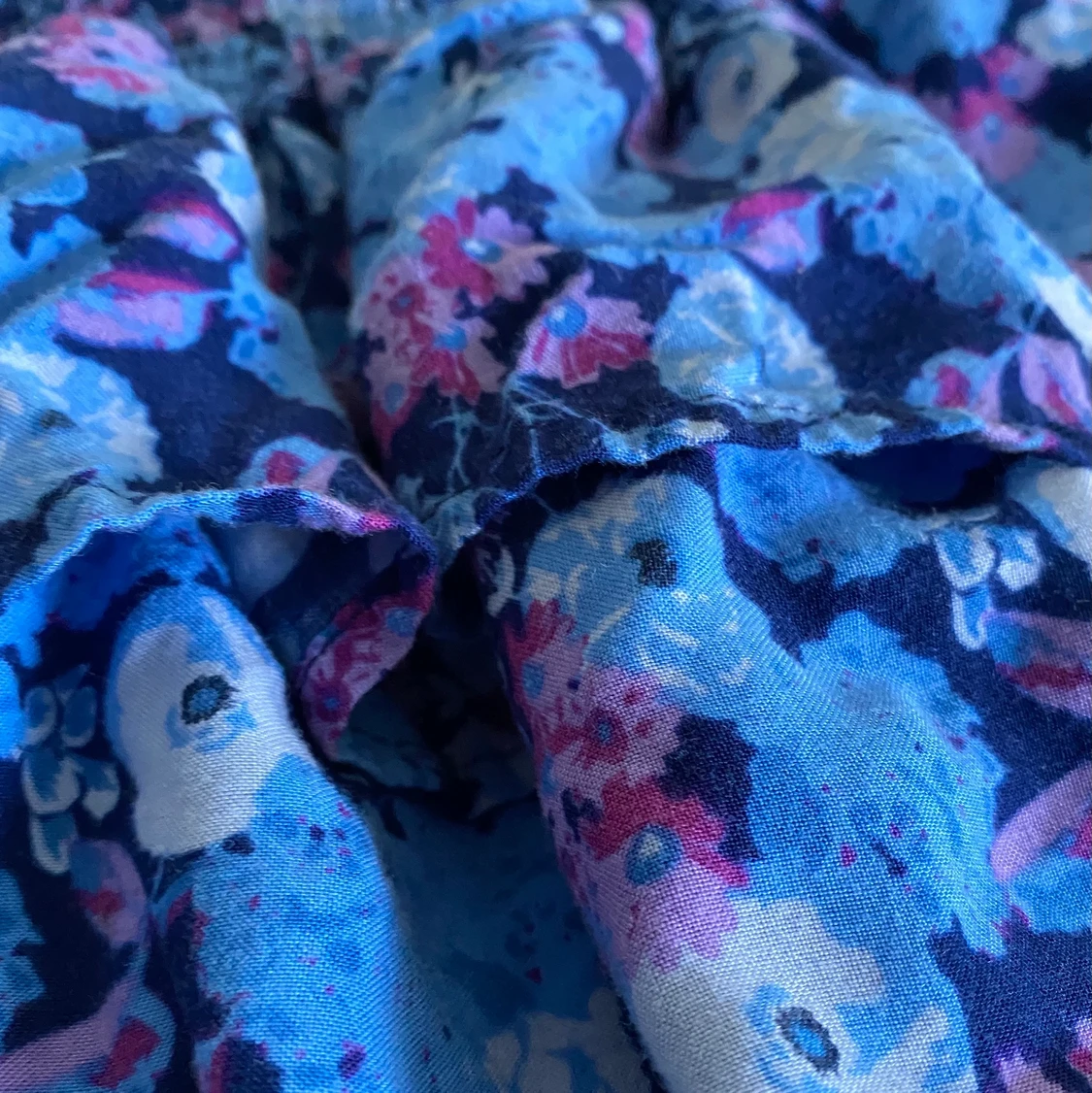 Blommig kjol med volang  - 91