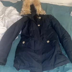 Woolrich jacka - Woolrich dam jacka , storlek xs , pris kan diskuteras , mörkblå färg 