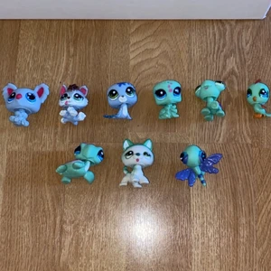 Little Pet shop - Säljer mina gamla Pet shops. De har gått upp i värde eftersom att de inte går att få tag på längre. Men jag har valt att sälja dessa för 10 kr st. Hör av dig privat om du är intresserad 💕 Köparen står för frakten, den blir olika beroende på hur många du köper🤩 Du kan även köpa hela gruppen för 80 kr💕