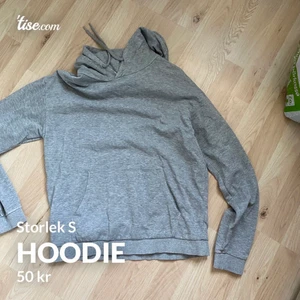 Hoodie - Hoodie från Cubus i storlek S. Du står för frakten. Väl använd men har behållt looken!