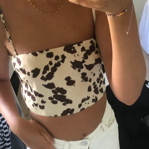 Sötaste toppen🍒 - Så söt topp i från Annorlunda köpt på asos🍒 storlek S men reglebar så skulle säga xs- m!