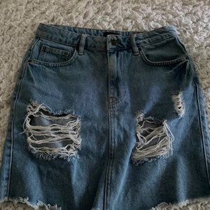 Jeanskjol - Från Nelly, nypris 400kr.