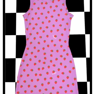 omighty jordgubbs klänning  - INTRESSEKOLL!! jag har två omighty klänningar i grön och lila som jag säljer eftersom jag använder aldrig dem. nypris är 700kr