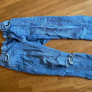 Jeans från Gina i storlek 40. Kan mötas upp i Storvreta, annars står köpare för frakt!