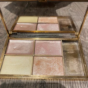 Highlighter  - Sleek highlighter använd 1 gång för att testa väldigt fin men inte min färg 50kr