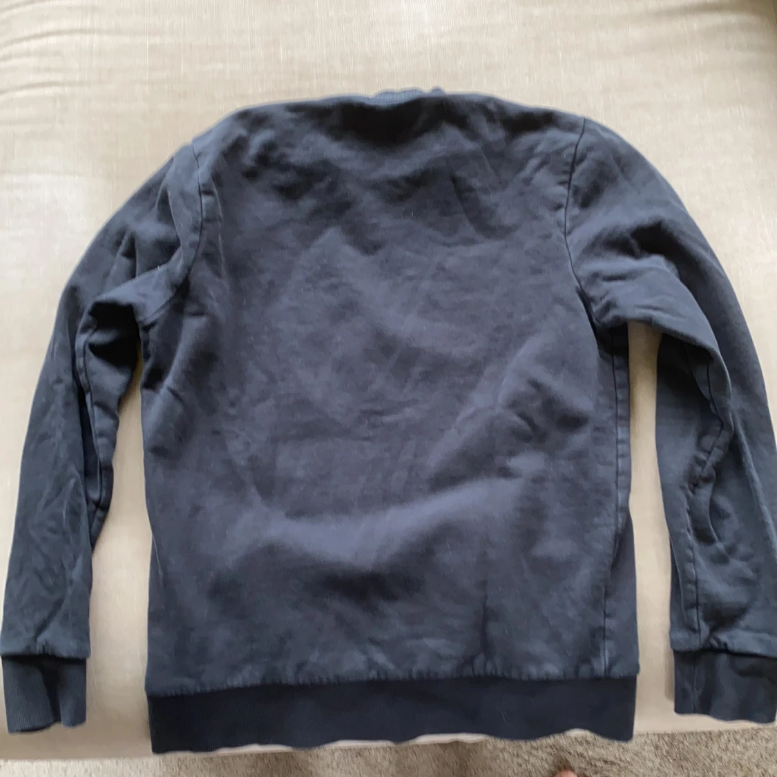 Lång armad tröja med tryck - 90