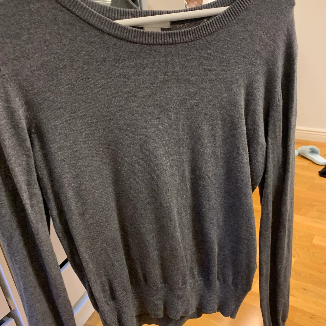 Grå tröja - 90