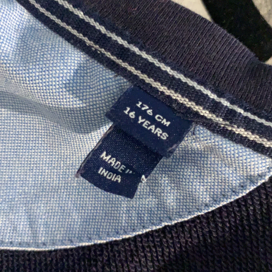 Gant långärmad tröja. Stl 176 cm = 16 år. Passar såklart yngre och äldre, men de står så på lappen.  - 91