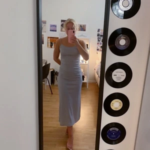 Långklänning - Långklänning som jag fått av min mamma som hon använde i sin ungdom👛 fint skick😚