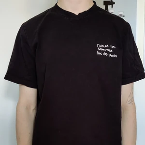 L'homme rouge t-shirt - Skön tjock bomull med tryck på bröstet