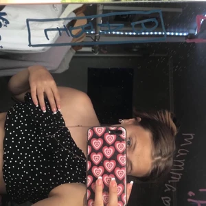 Enaxlad tröja  - Jag säljer denna super fina enaxel tröjan med en volang längst fram  i stl S som endast är använd 1 gång. Säljs pga att den alldrig kommer till användning. Säljer den för 69+ frakt. Priset går att diskuteras💖