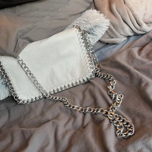 Väska  - Vit tiamo väska 