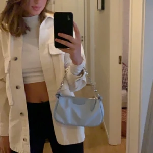 Linnejacka från zara slutsåld  - ”Linne” jacka från zara, sparsamt använd! Slutsåld. 