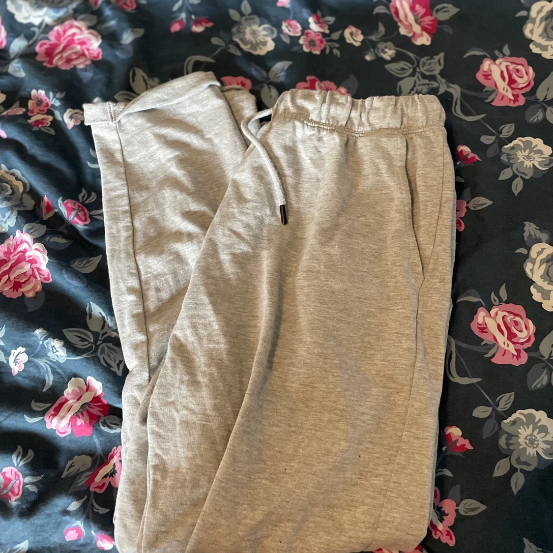 Basic grå mjukisbyxor