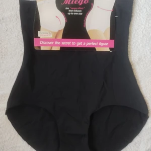 Shape trosa - Nya shape trosor i storlek L formar figuren bra och håller sej uppe utan att rulla ner. Rekommenderar starkt