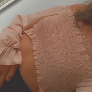 Top SHEIN, strl 36/S  - Kort top från SHEIN, jätte fin och skönt material💓 aldrig använt💓 Skriv privat om du är intresserad. Den är dock slutsåld 💗