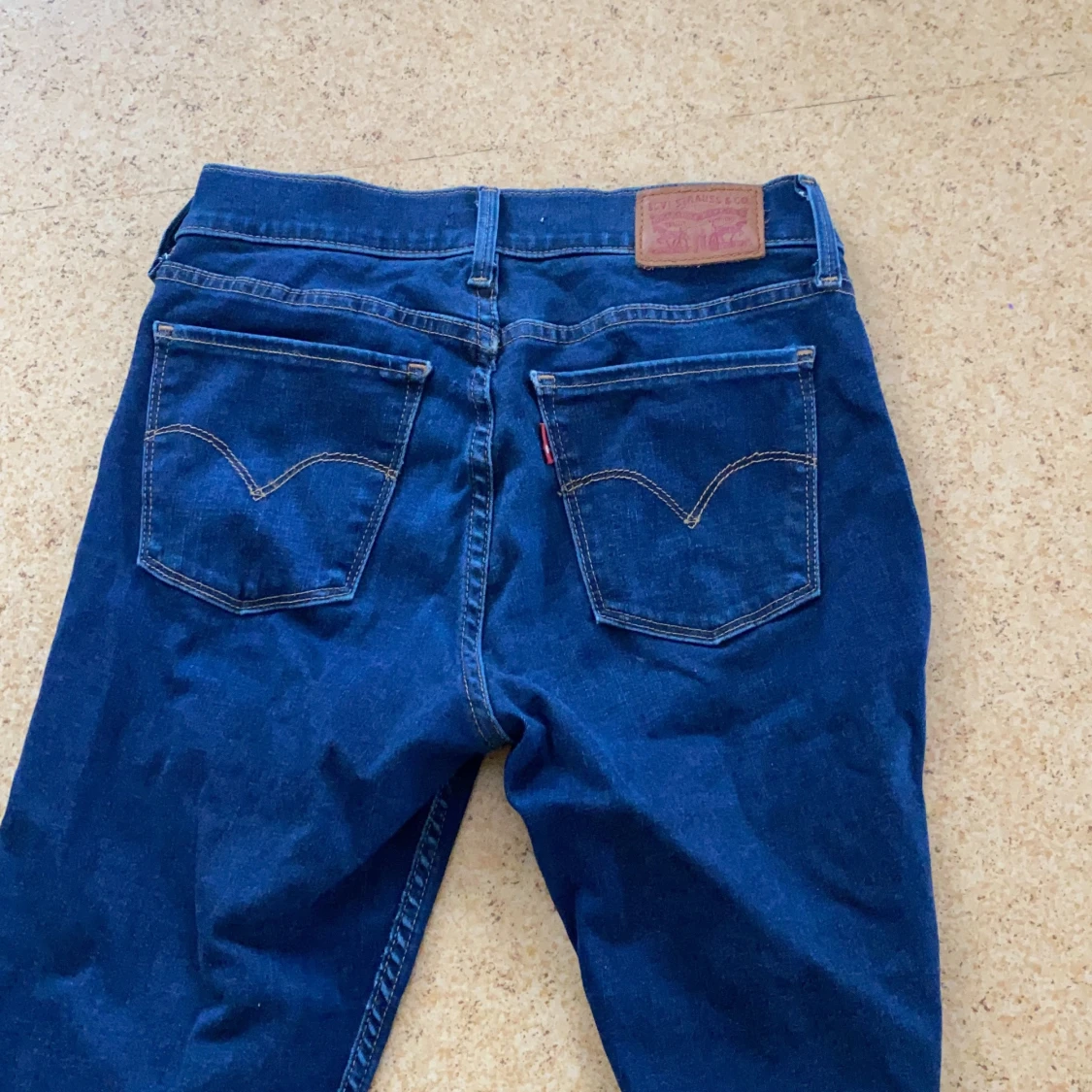Levis jeans som är låg midjade - 90