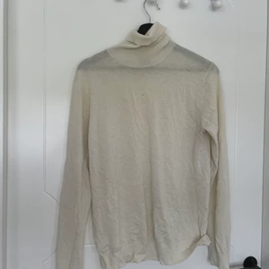 wool silk turtleneck  - cute turtleneck!! there is a small stain but you should be able to remove it with stainremover. silk wool! very warm!