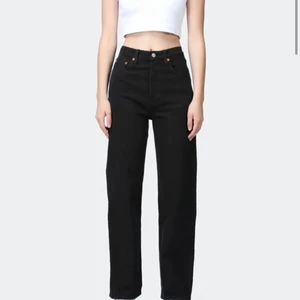 Svarta Levis jeans - Svarta Levis jeans i super bra skick. Köptes för ca 1200 säljes för 300kr