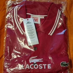 Pikétröja LACOSTE storlek S - Helt ny pikétröja av märket Lacoste säljes. Storlek S.