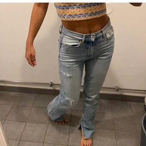 Jeans - Säljer dessa jenas, har klippt av dem lite då dem var för långa, sitter så snyggt!!
