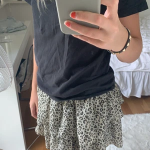 Kjol - Säljer denna jätte dina kjol från Kappahl i storlek 170, den är som ny men kommer inte till användning❤️❤️❤️