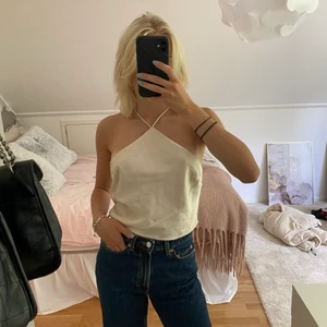 Snyggt linne  - Skit snyggt linne som aldrig är använt pga att jag råkade köpa två likadana. Det är från NAKD och passar perfekt nu på sommaren och som fest linne! 