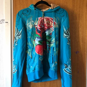 Zip up  - Galet snygg Ed hardy liknande zip up, sparsamt använd. Storlek M men sitter mer som en S skulle jag säga. 