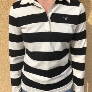 Tröja - Superfin långärmad randig tröja med krage från Gant! 