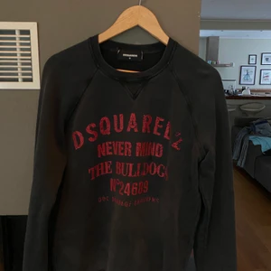 Dsquared - Dsquared tröja köpt på farfetch för 3000kr, använt den en del men den är i bra skick! 