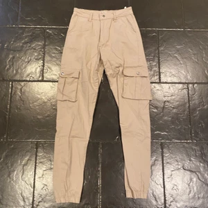 Cargobyxor - Beiga cargobyxor från madlady, finns lika i svart