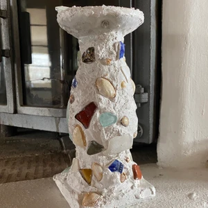 Sea shell ljusstake - En handgjord ljusstake i gips/betong. Kan hämtas upp eller skickas mot fraktkostnad 💜