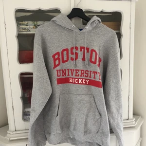 Boston University Hockey Vintage Sweatshirt S/M - Snygg vintage champion hoodie. passar S/M